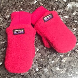 Patagonia Fleece Mittens 6-12m NWOT